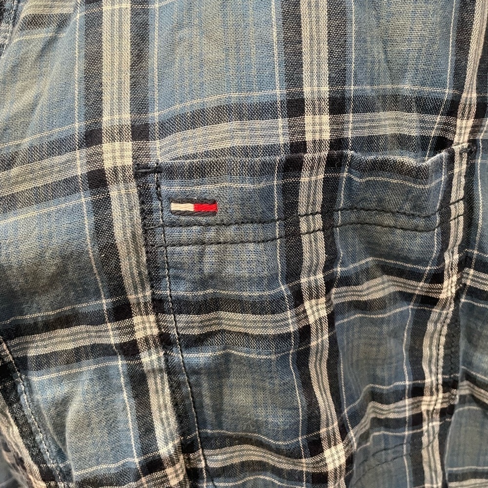 TOMMY HILFIGER BUTTON DOWN - Picture 7 of 9